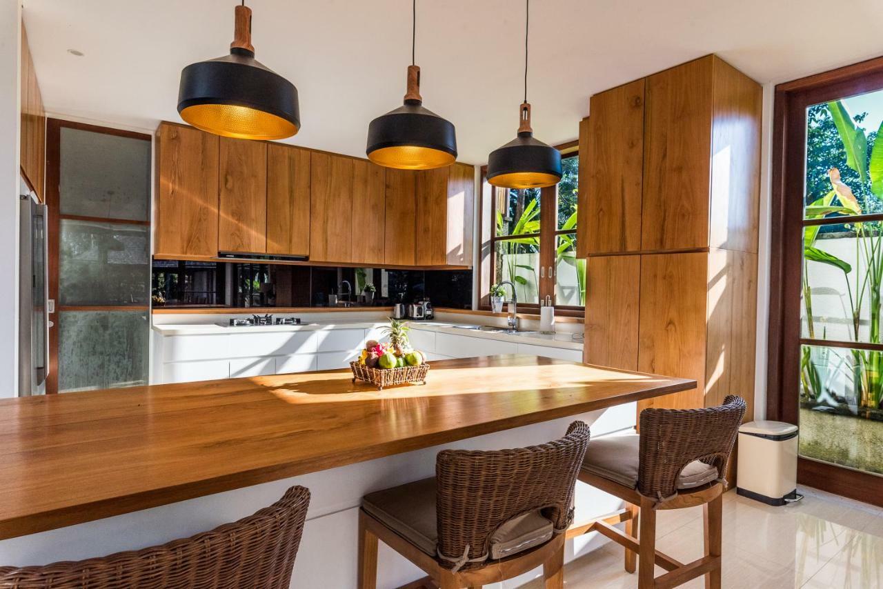 Villa Rusa Biru - Modern Villa With Private Pool And Cook In The Heart Of Berawa Canggu Eksteriør billede